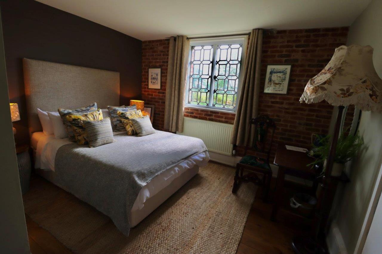 The Cholmondeley Arms Hotel Wrenbury Eksteriør billede