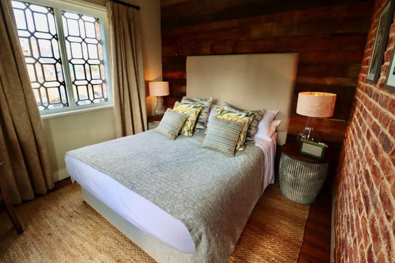 The Cholmondeley Arms Hotel Wrenbury Eksteriør billede