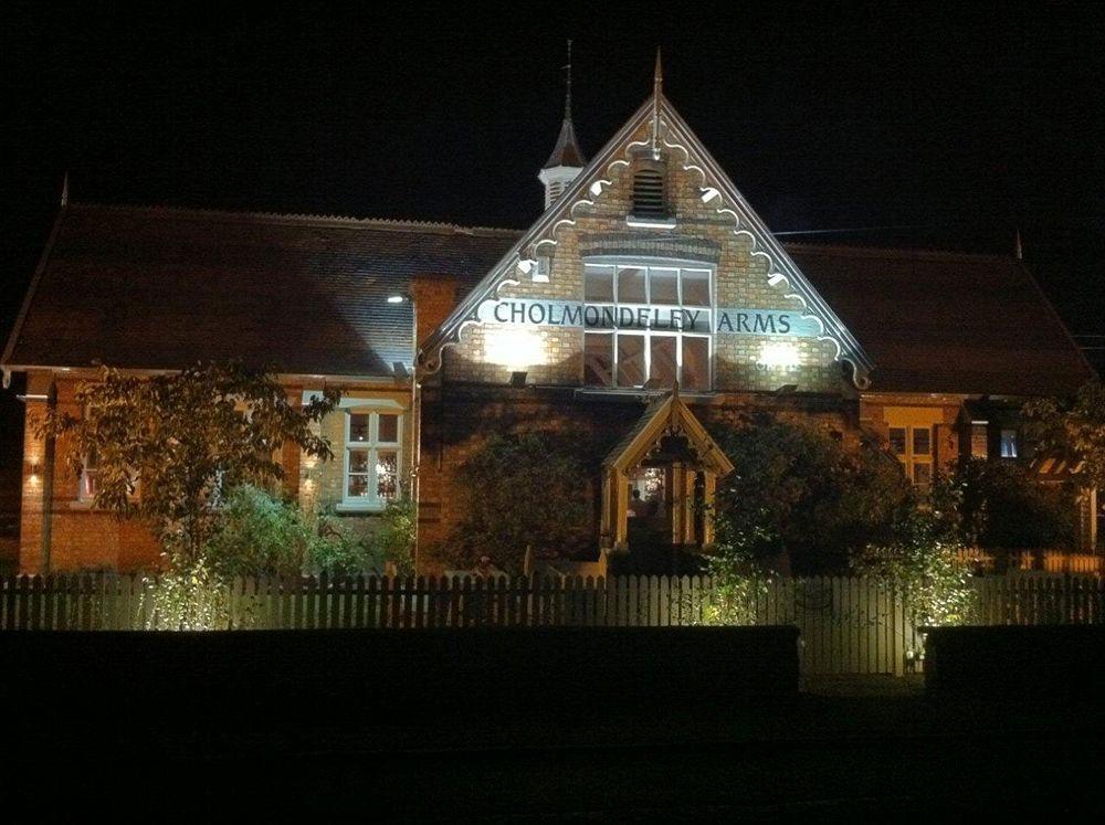 The Cholmondeley Arms Hotel Wrenbury Eksteriør billede